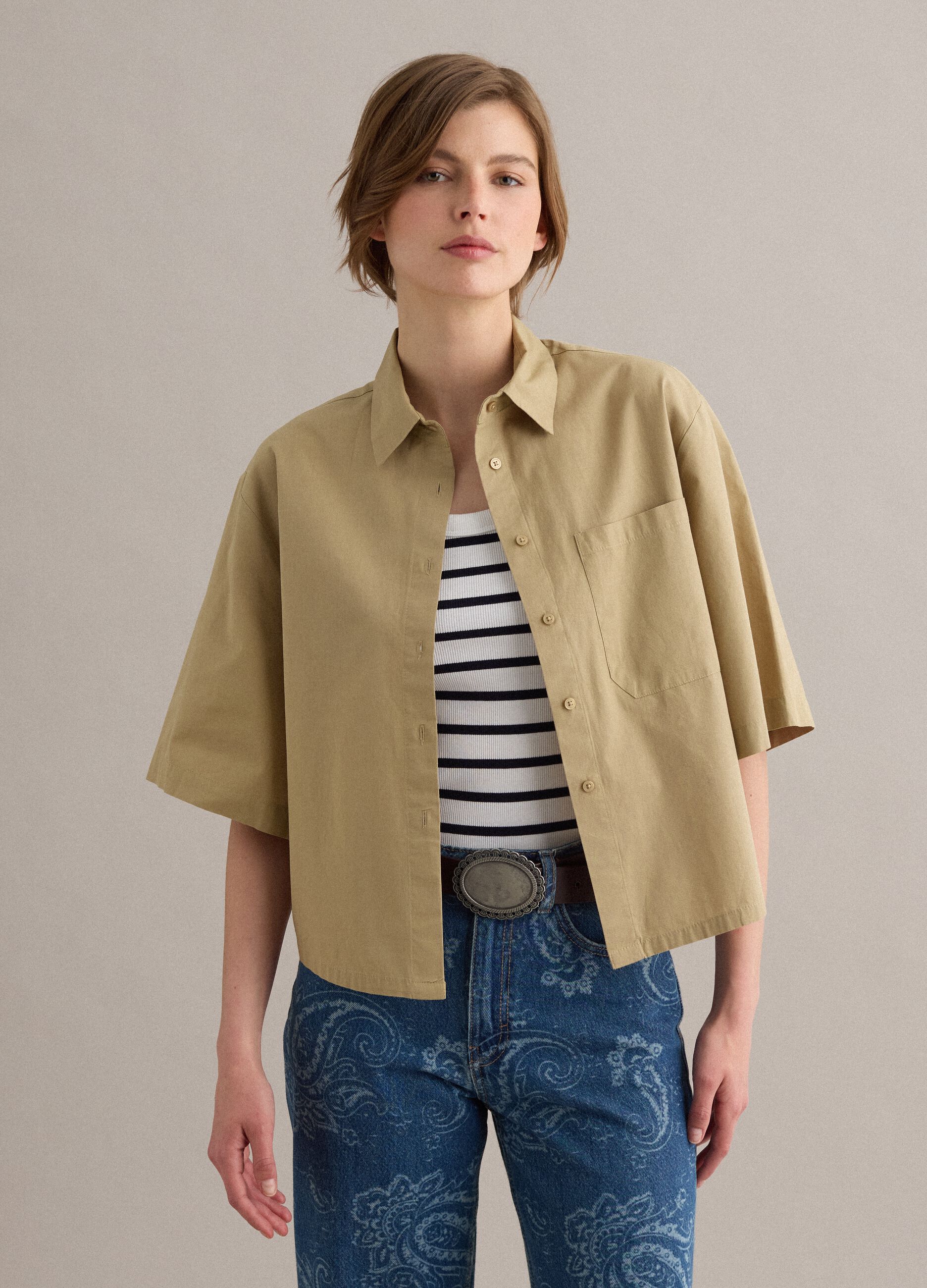 Camicia beige in puro cotone con taschino over fit