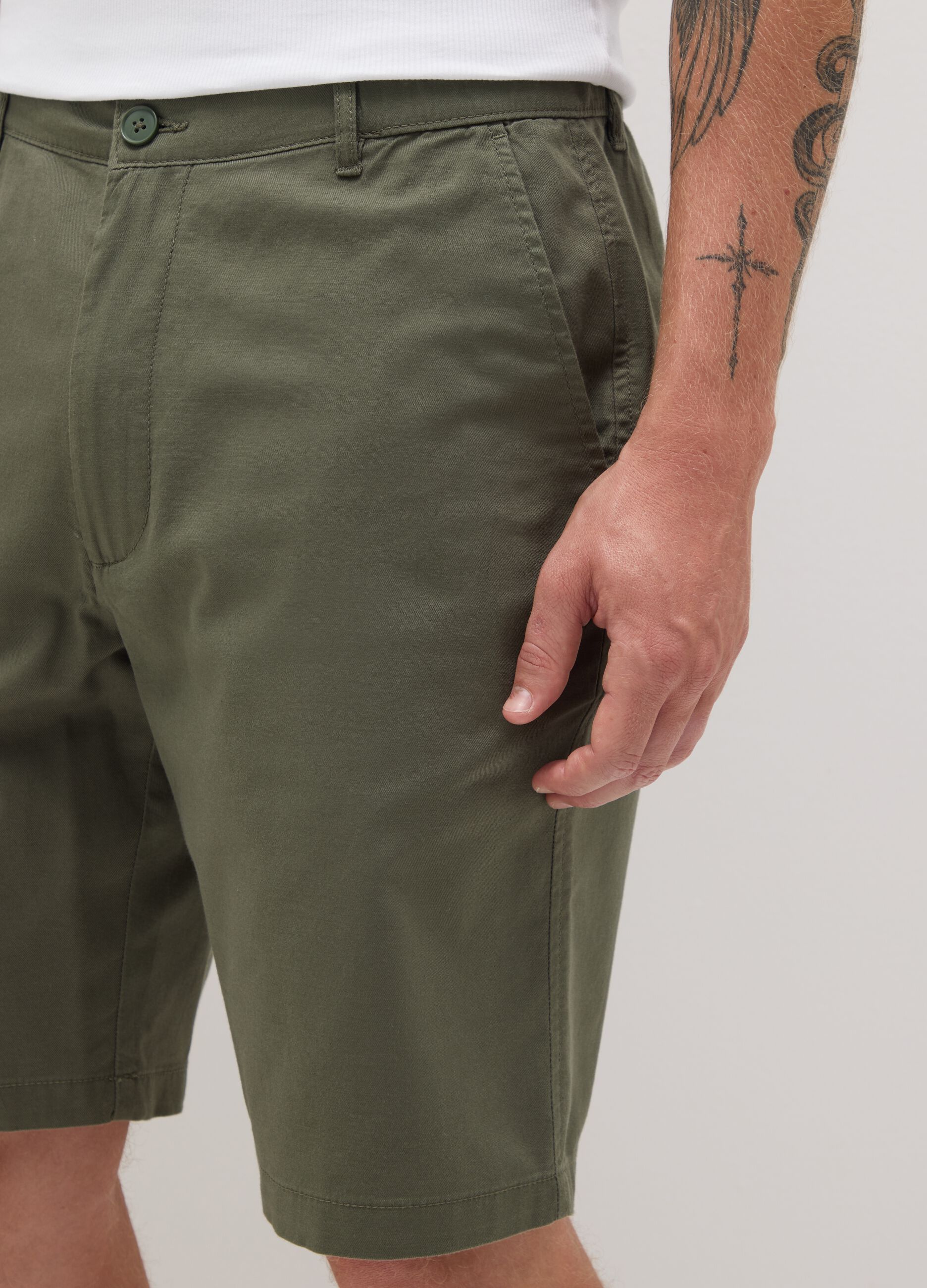 Men's green cotton relaxed fit shorts