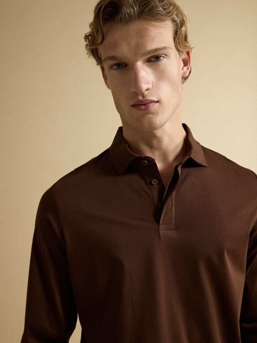 Polo marrone in puro cotone a maniche lunghe_0