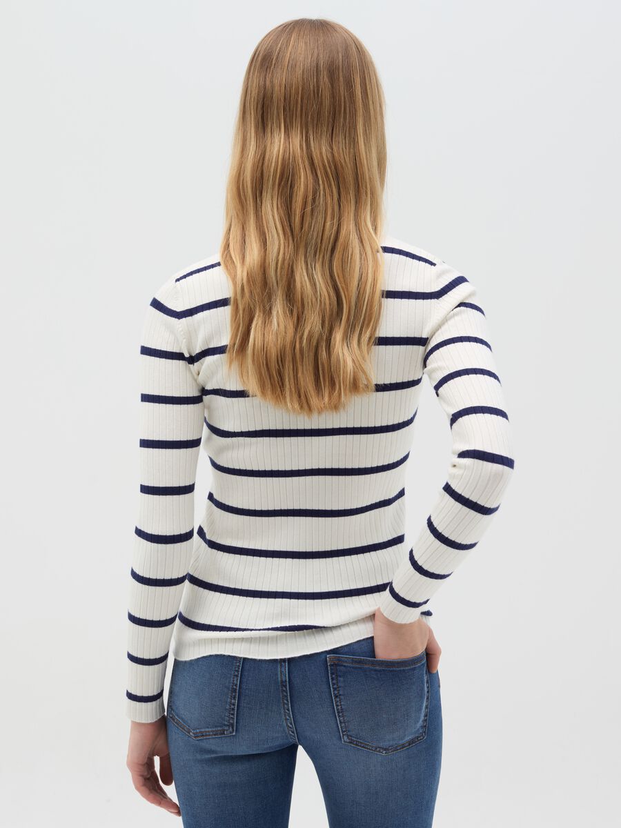 Flat ribbed top with striped pattern_3