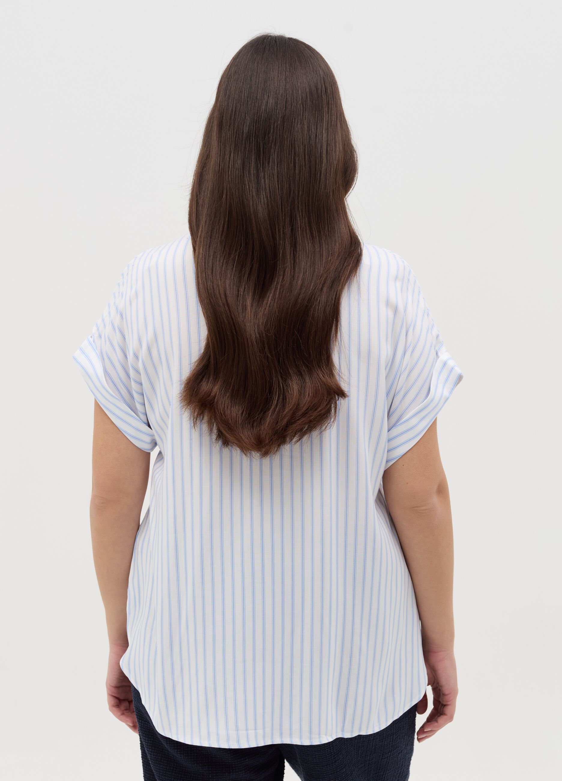 Blusa con scollo a V fantasia Curvy