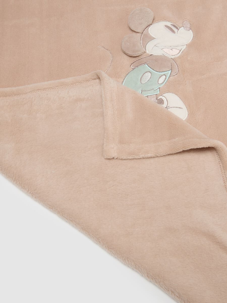 Beige baby blanket with Mickey Mouse embroidery_2