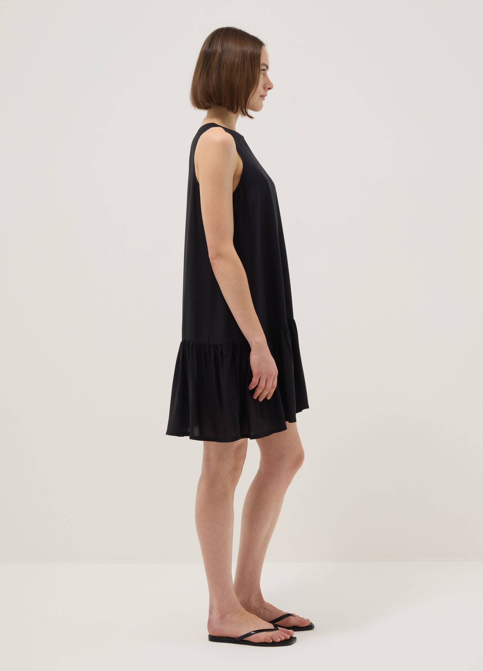 Sleeveless pure viscose black dress, regular fit