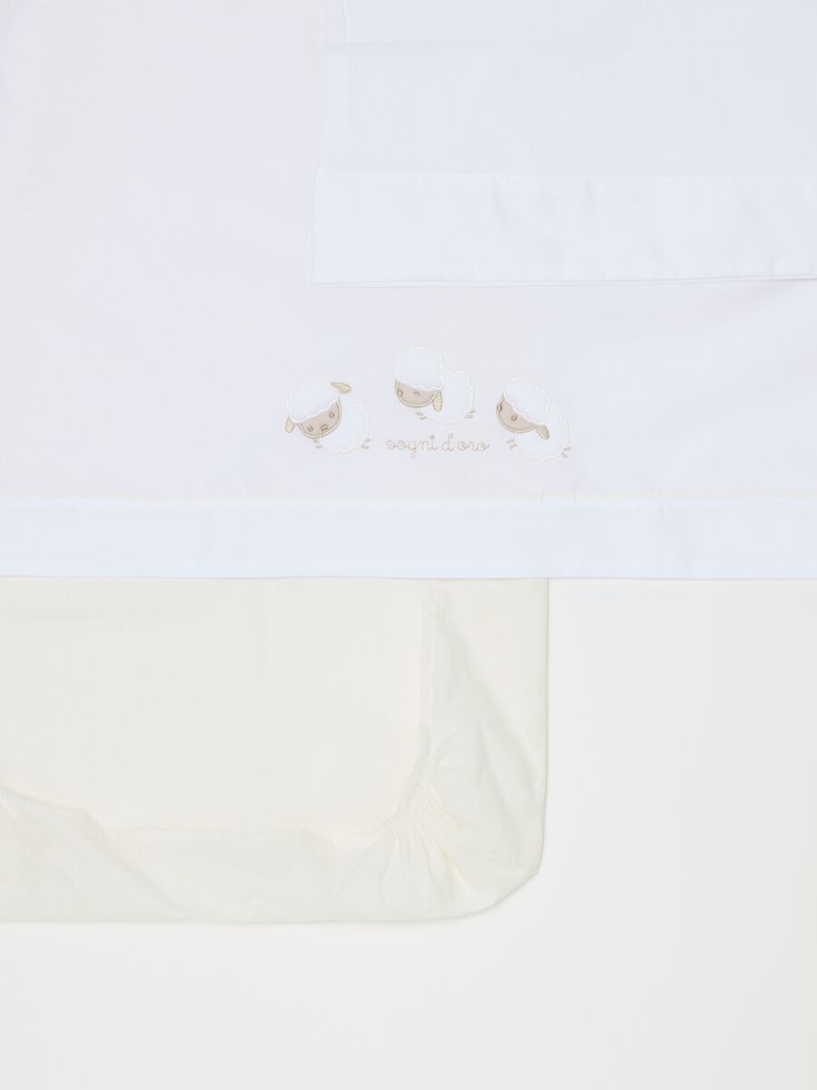 Three-piece crib set with sheep embroidery_1