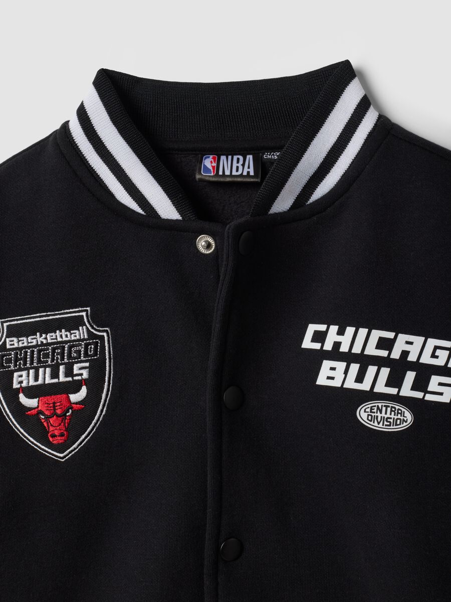 Felpa nera in misto cotone con stampe dei Chicago Bulls per ragazzo_4