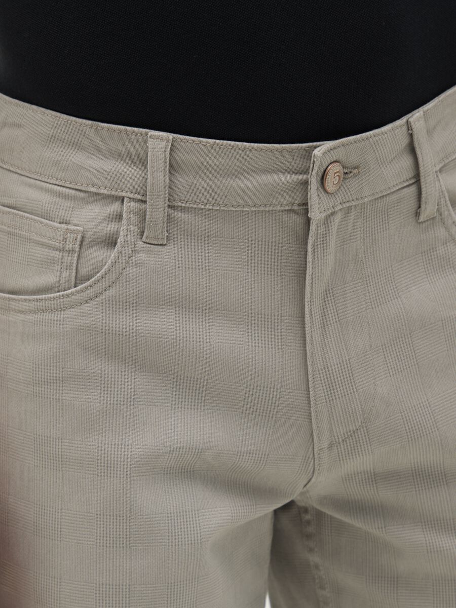 Men’s grey regular-fit shorts in stretch cotton_2