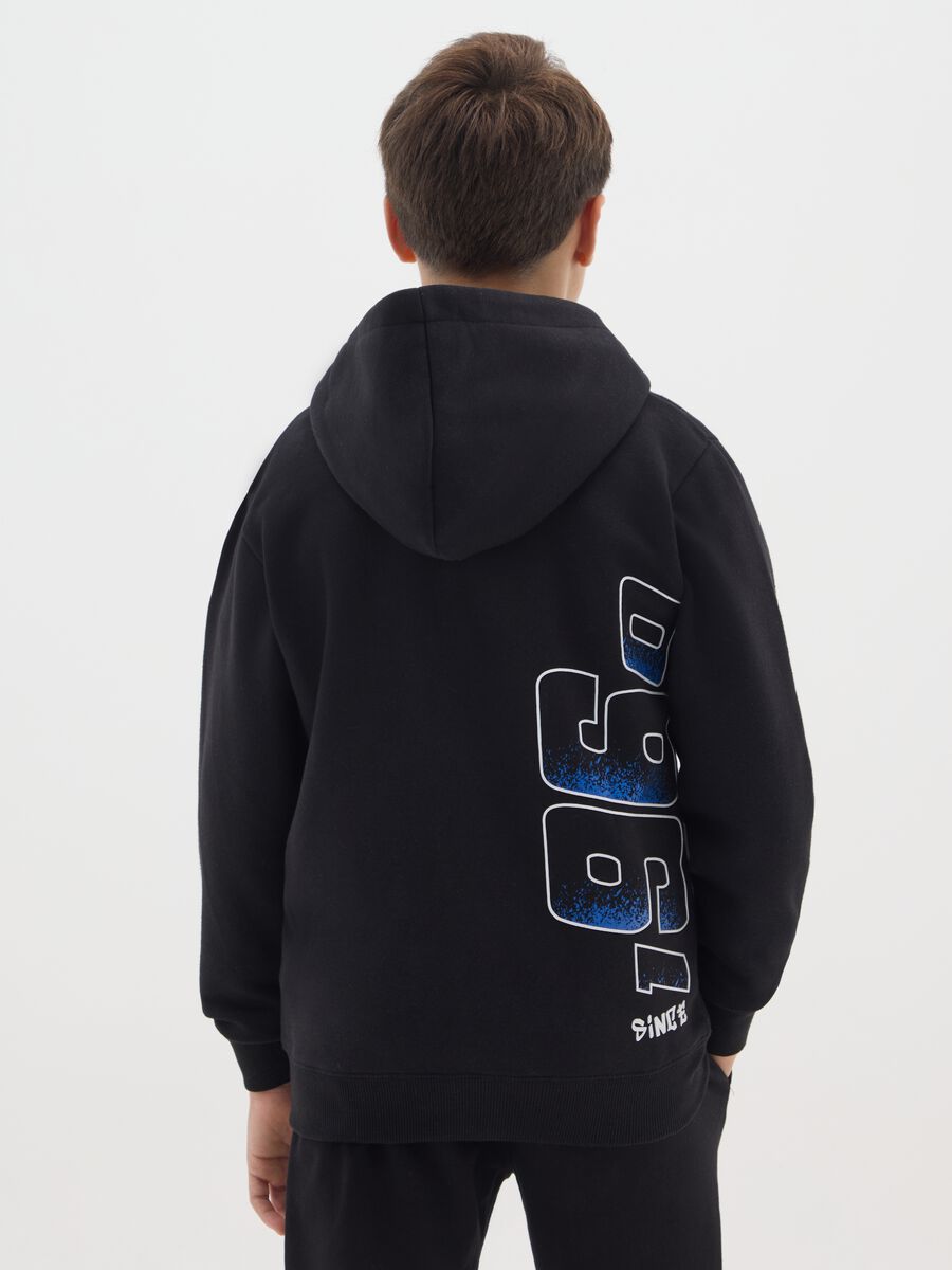 Felpa da bambino in misto cotone nera con cappuccio_1