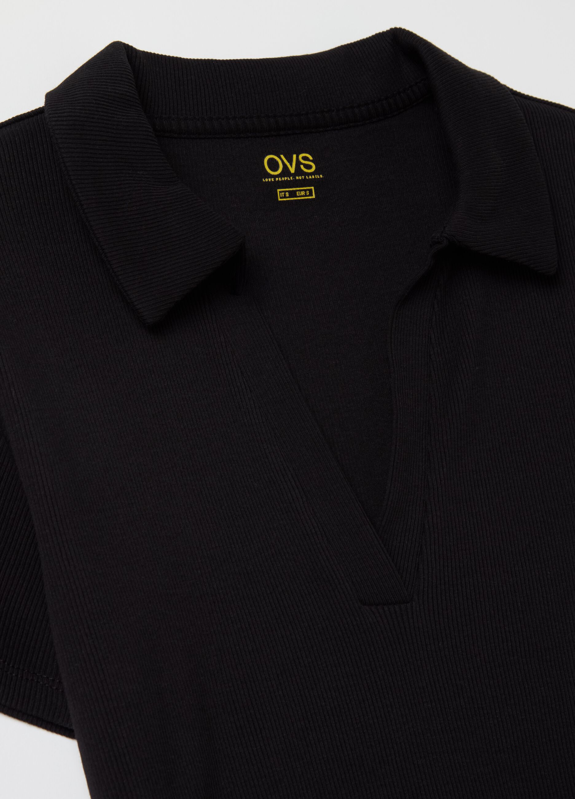 T-shirt with polo neck