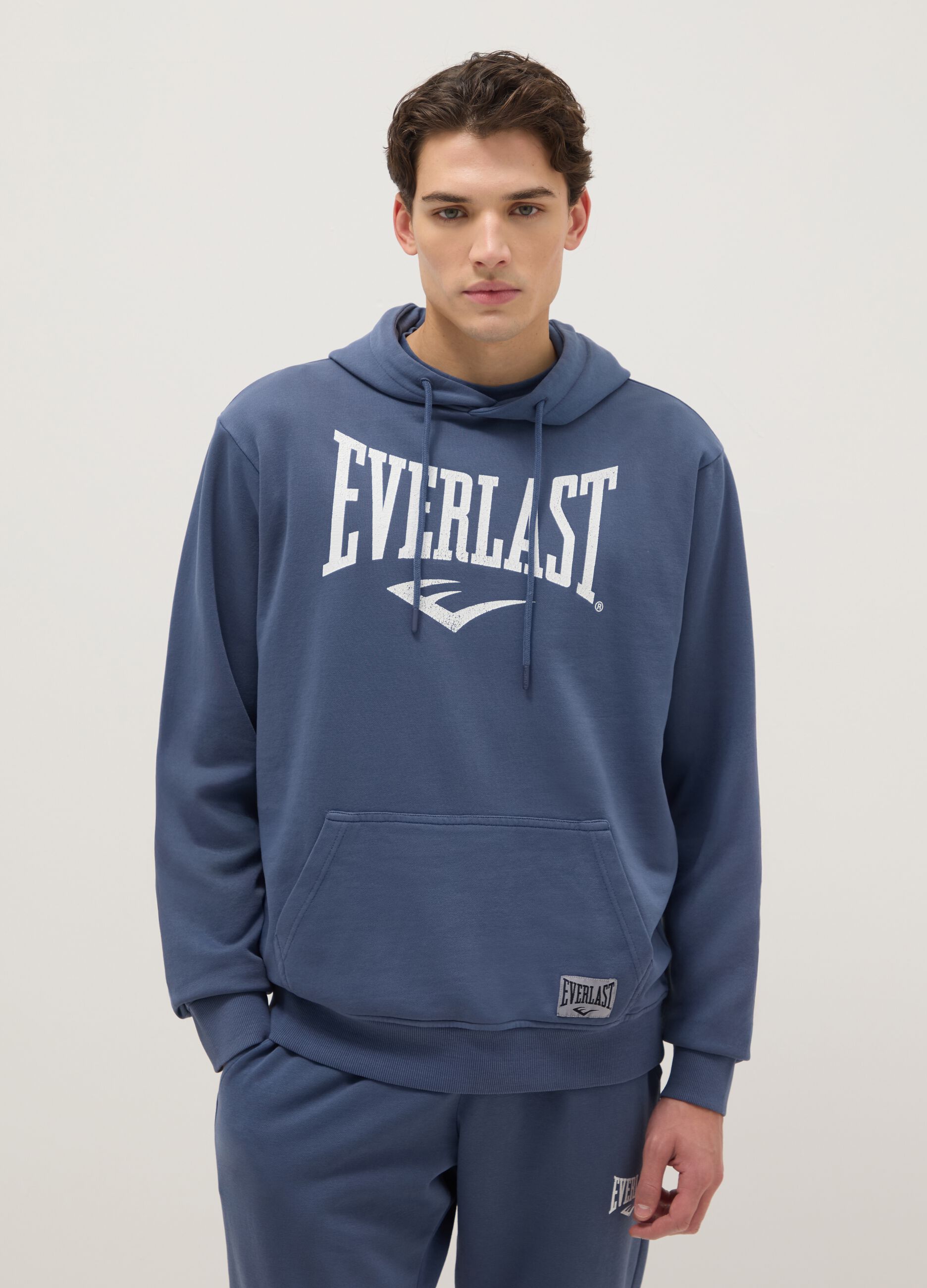 Blue cotton blend hoodie in regular fit with Everlast logo
