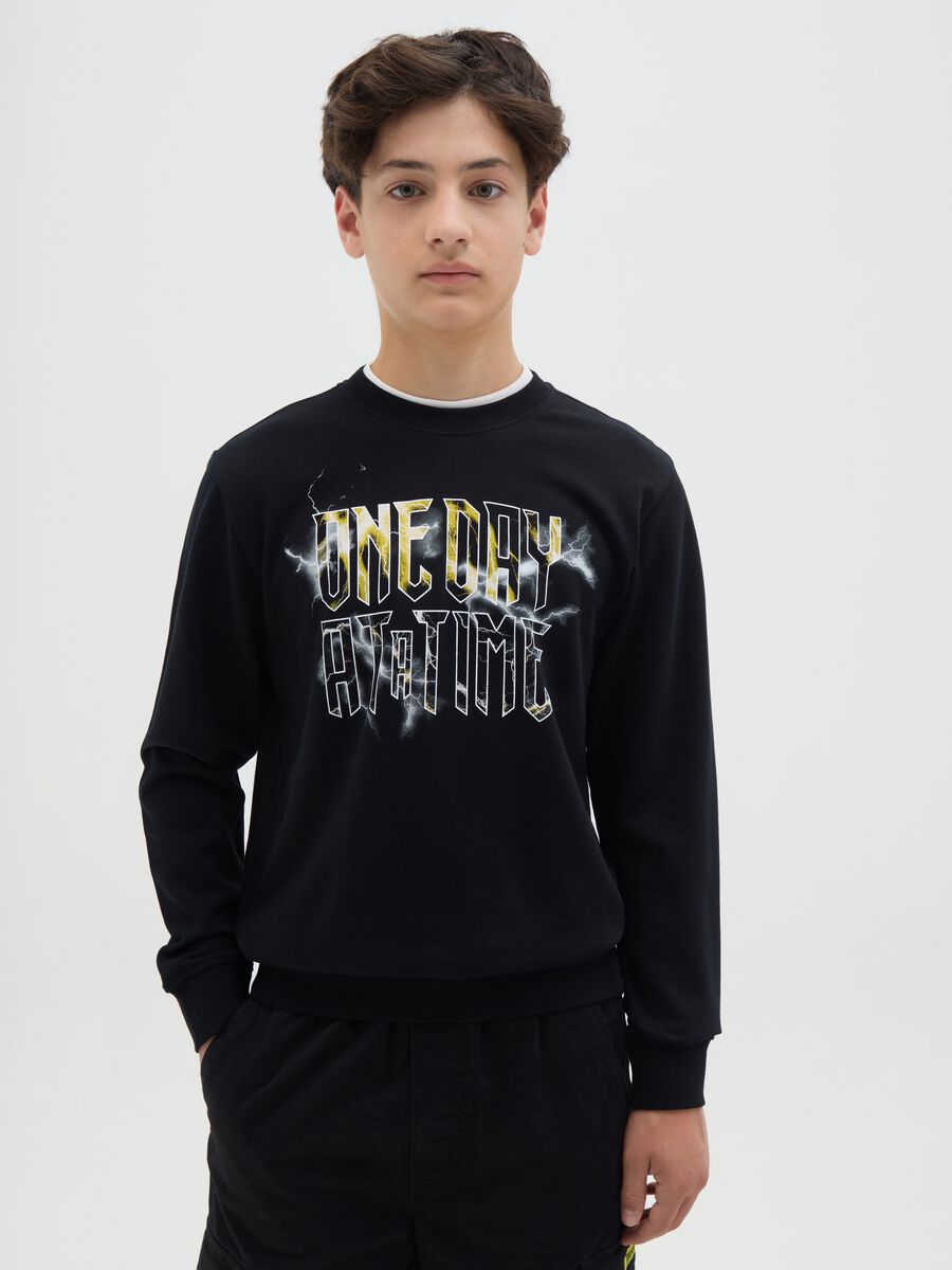 Round neck sweatshirt with print_0