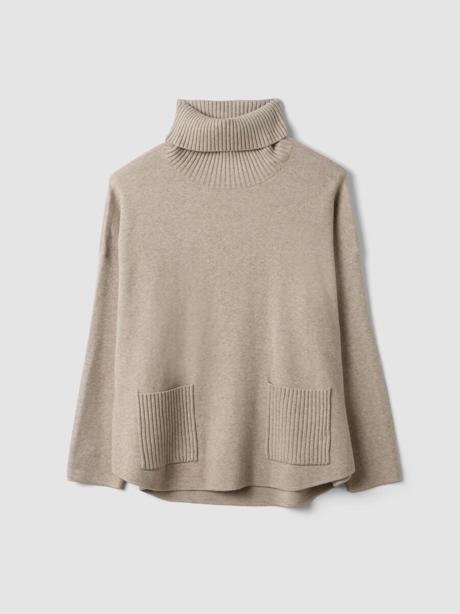 Maglia cammello in misto viscosa con collo alto a costine regular fit_4