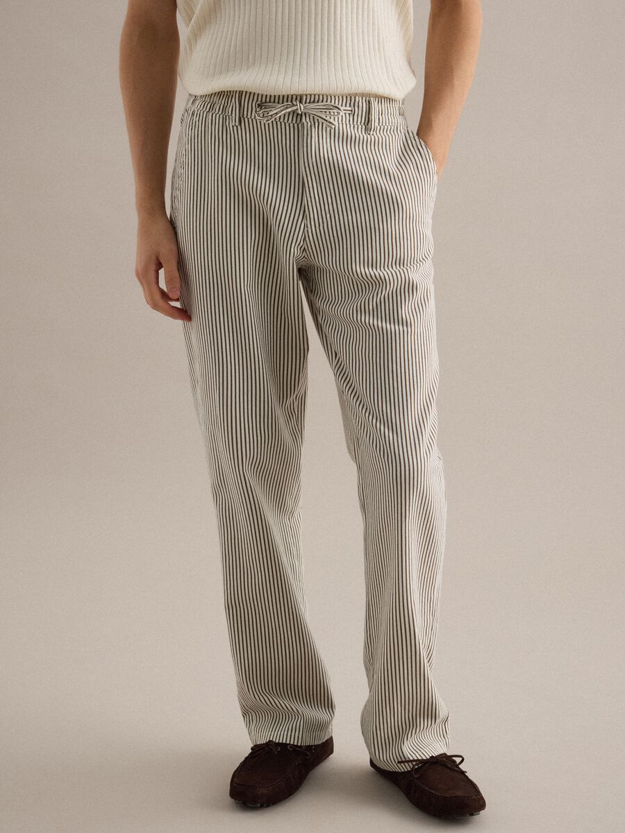 Pantaloni chino in misto lino e cotone a righe multicolor straight fit_1