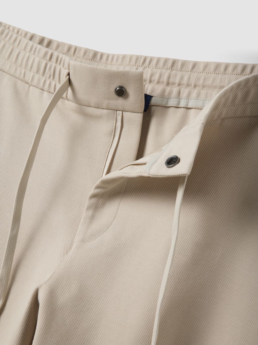 Pantaloni beige in cotone elasticizzato regular fit_1