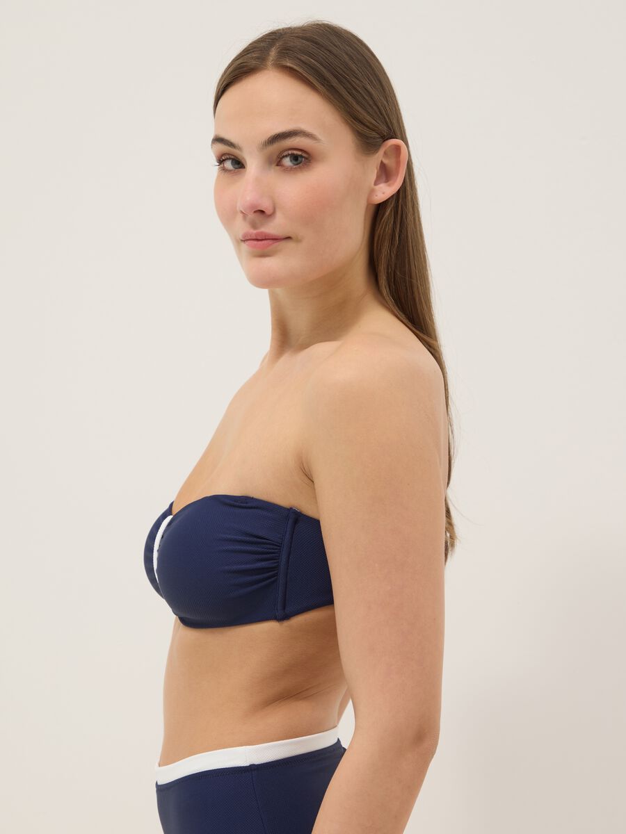 Top bikini a fascia blu e bianco in tessuto elasticizzato_3