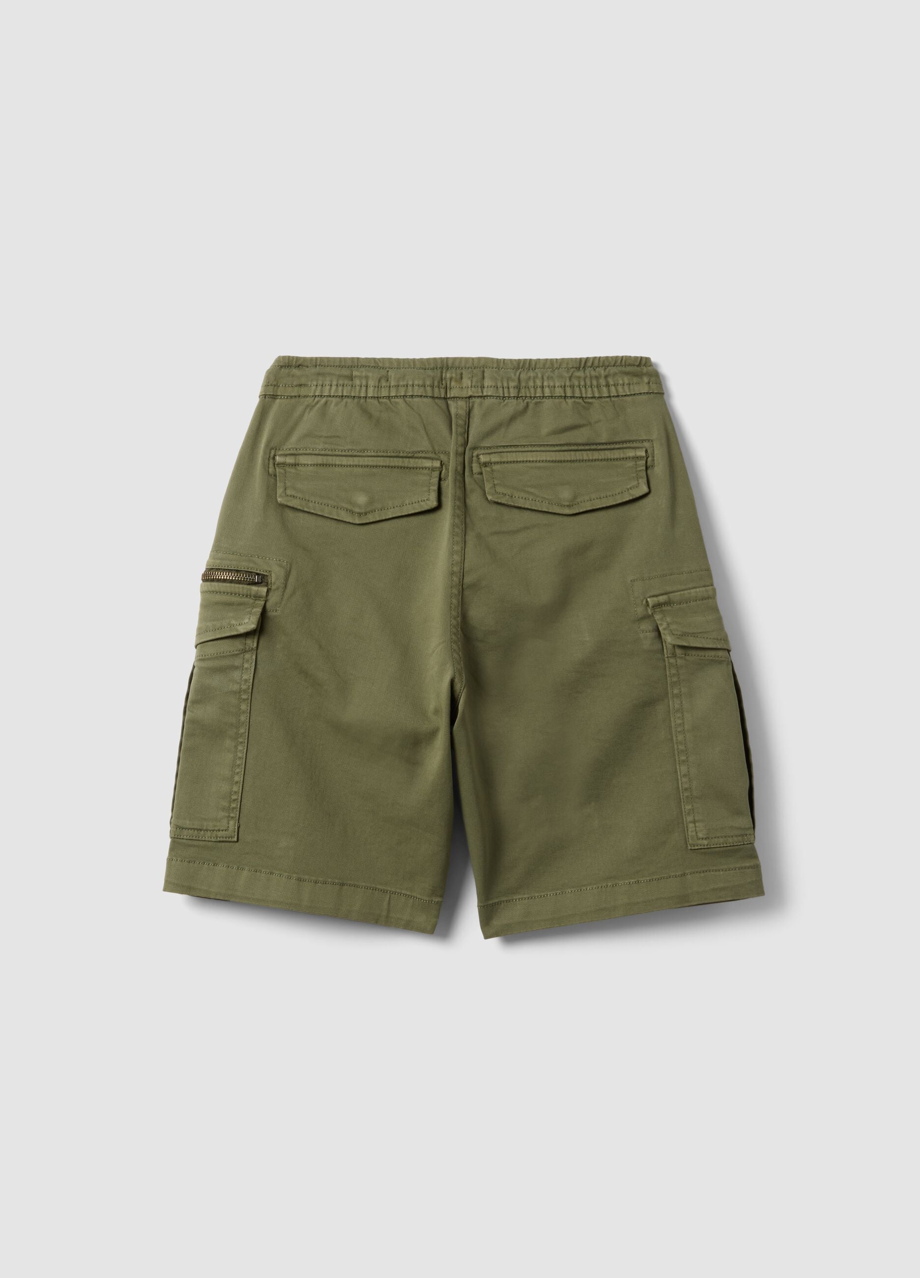 Bermuda cargo verdi in cotone elasticizzato