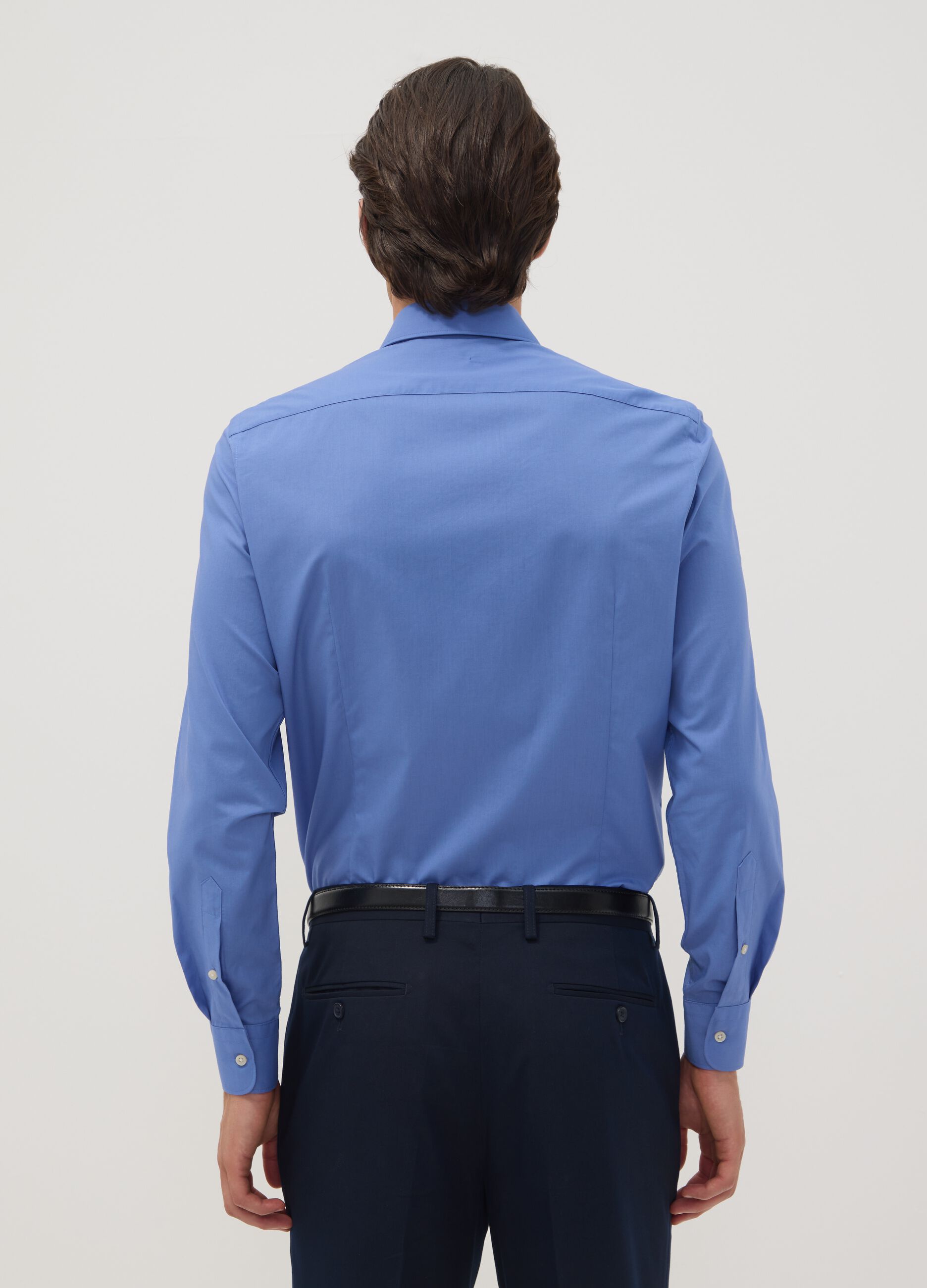 Blue slim-fit shirt with classic collar, easy-iron finish