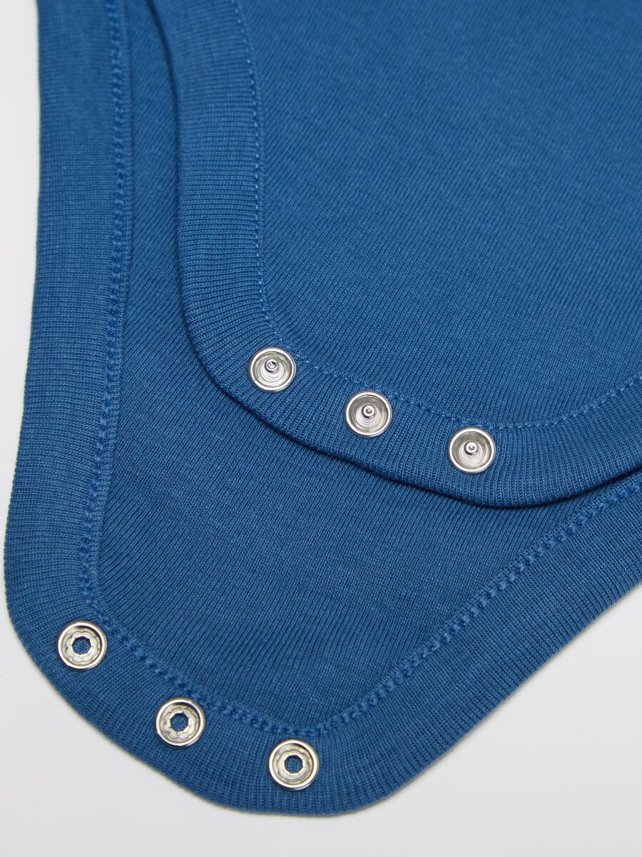 Three-pack sleeveless bodysuits in organic cotton_3