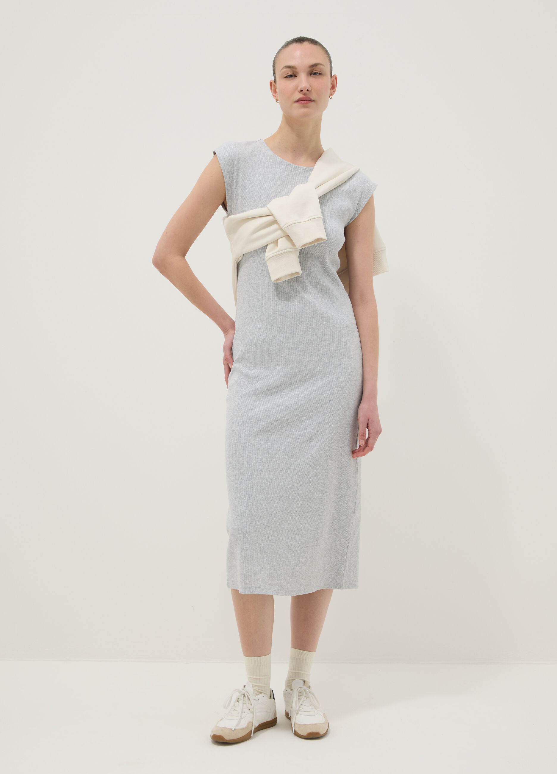 Grey sleeveless fitted dress in stretch cotton