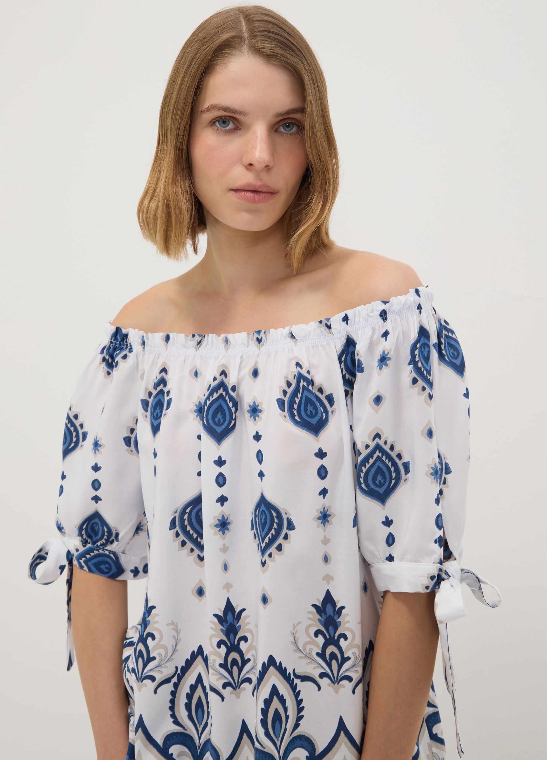 White pure-viscose short-sleeve blouse with paisley print