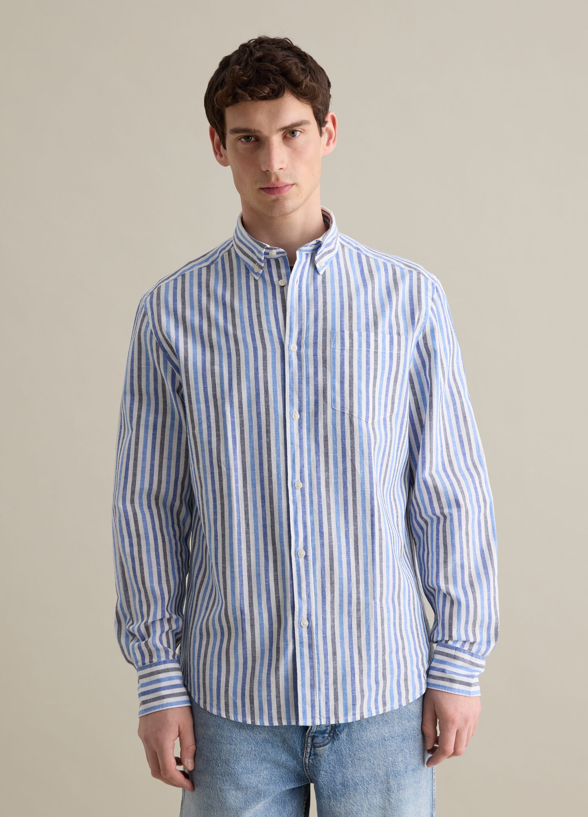Casual blue striped shirt in cotton and linen