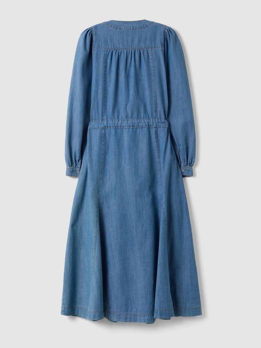 Abito denim blu in puro cotone con scollo profondo a V regular fit_5