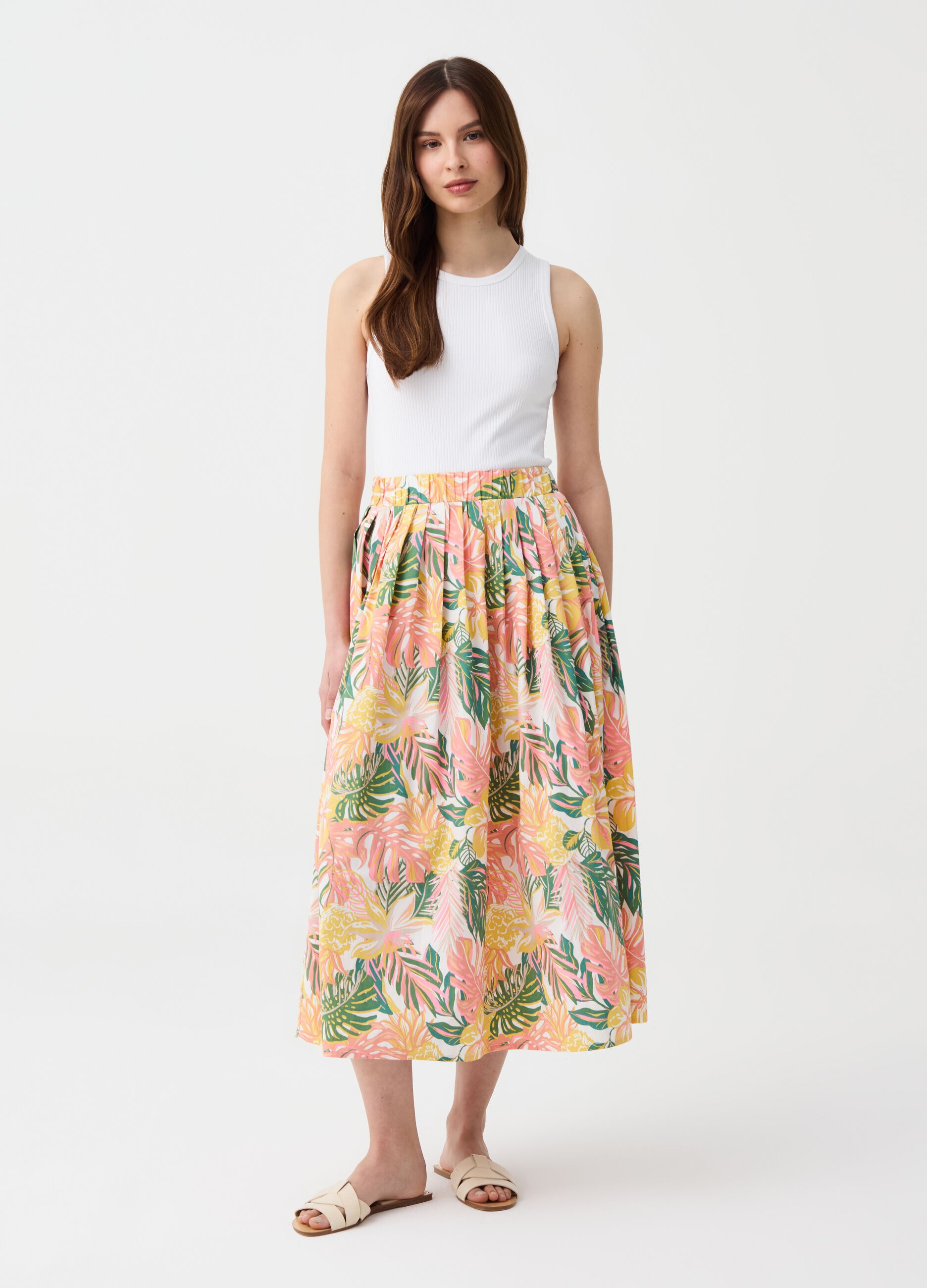 Long full skirt with pleating and print