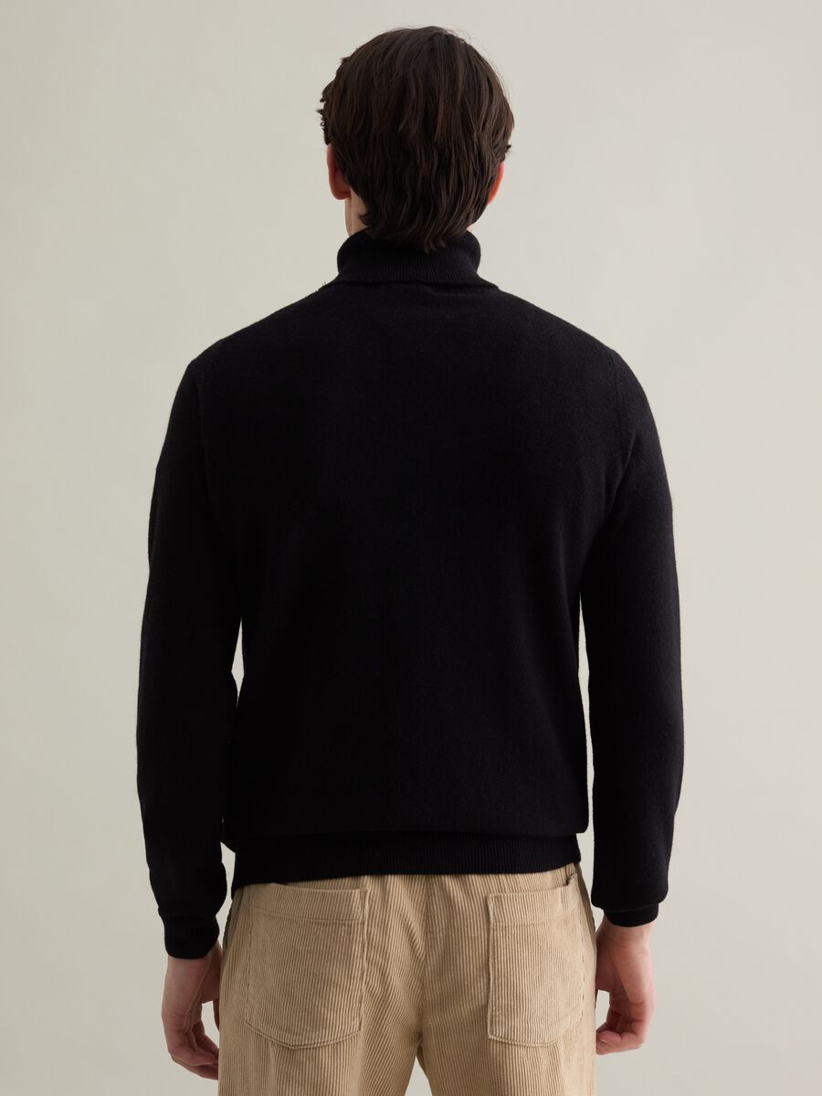 Lambswool pullover with high neck_3