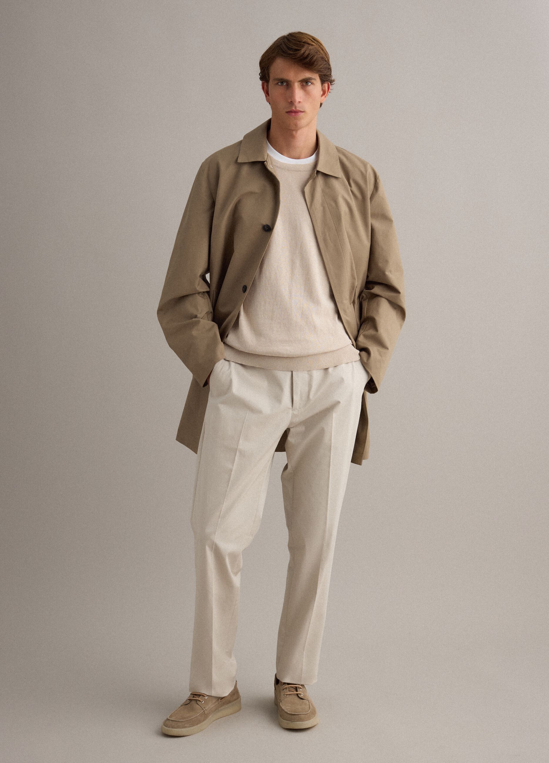 Trench beige regular fit con chiusura a bottoni