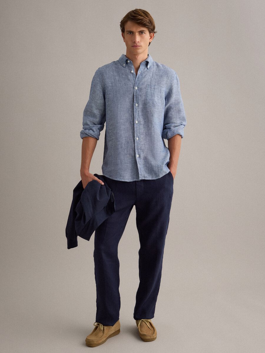 Camicia azzurra in puro lino con collo button down regular fit_1