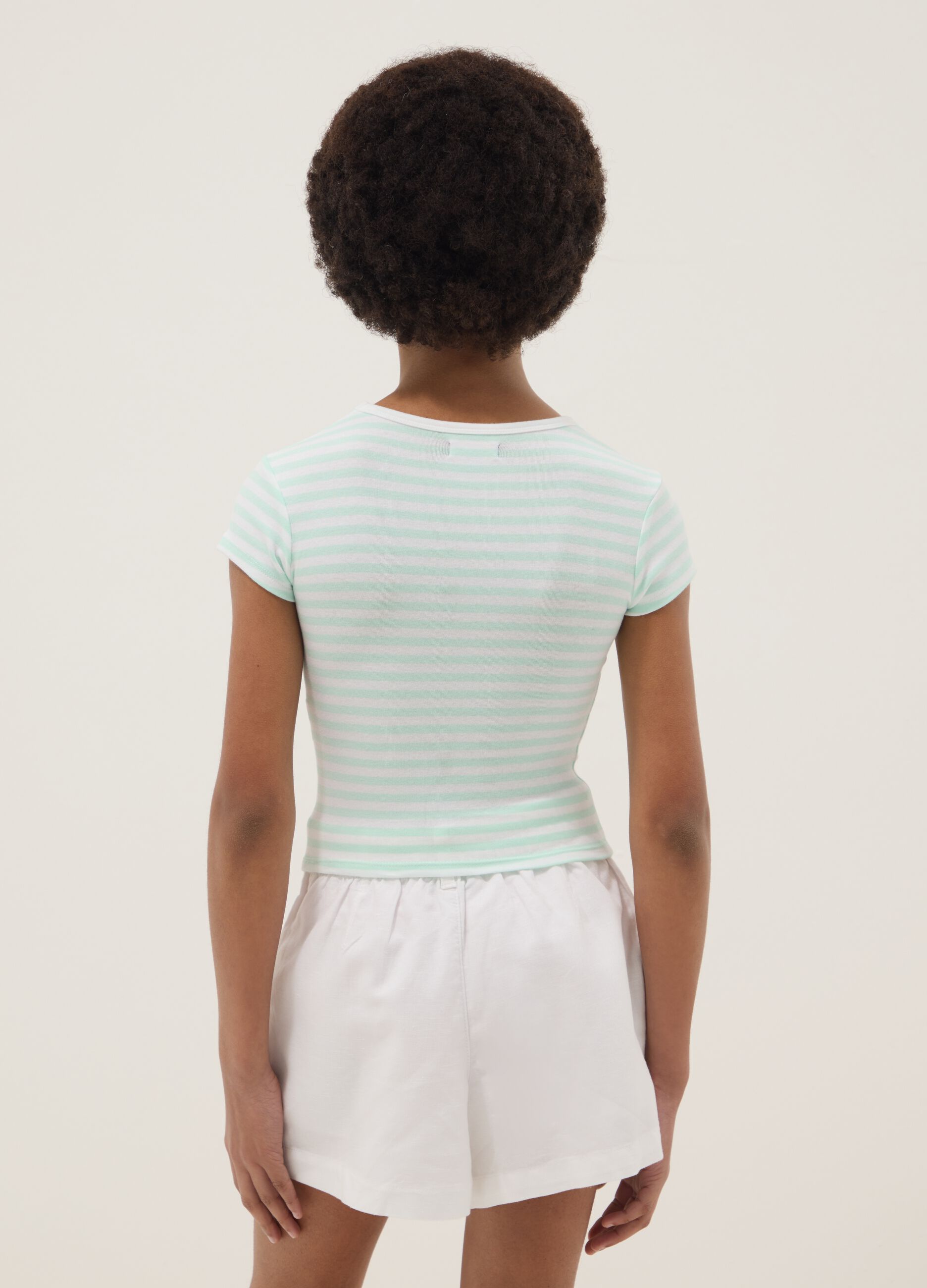 T-shirt fitted in cotone elasticizzato da ragazza a righe multicolor