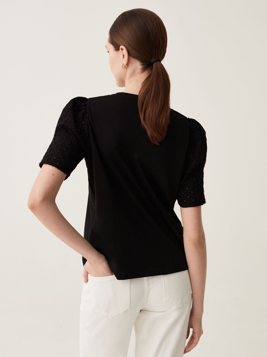 T-shirt with puff sleeves in broderie anglaise_2