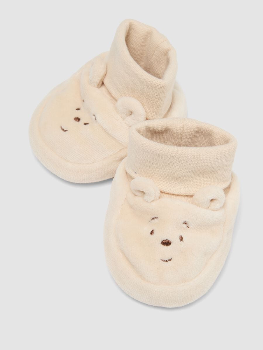 Set beige con cappellino e scarpine in puro cotone organico Winnie the Pooh_1
