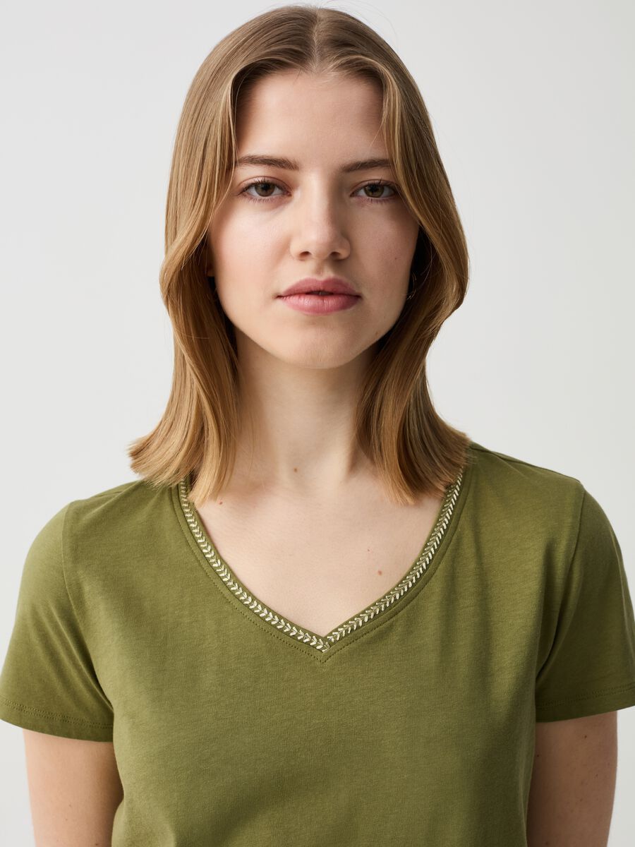 T-shirt with V neck and lurex embroidery_0