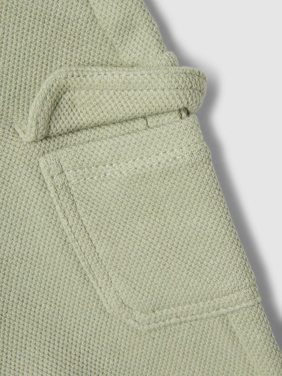 Shorts cargo verde in misto cotone da neonato regular fit_3