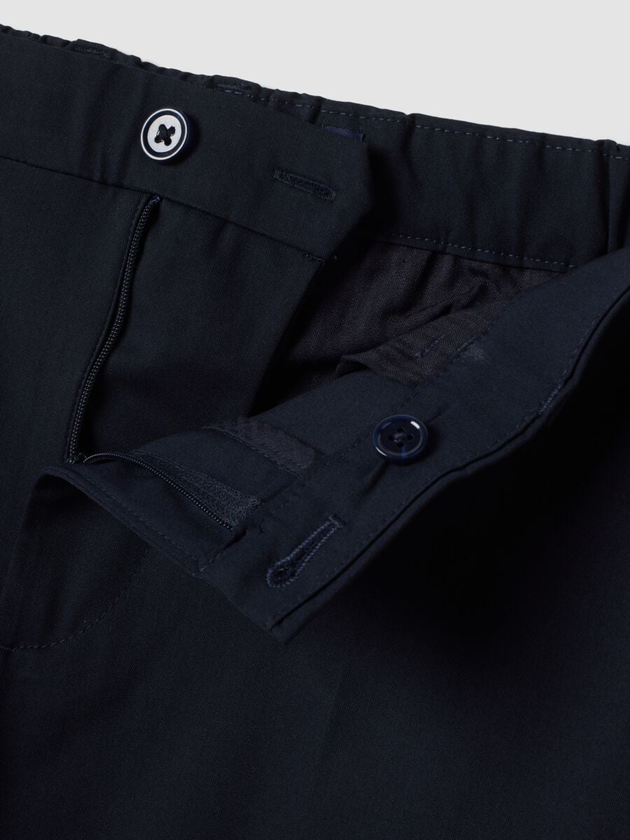 Pantaloni chino blu in twill di viscosa elasticizzata slim fit_5