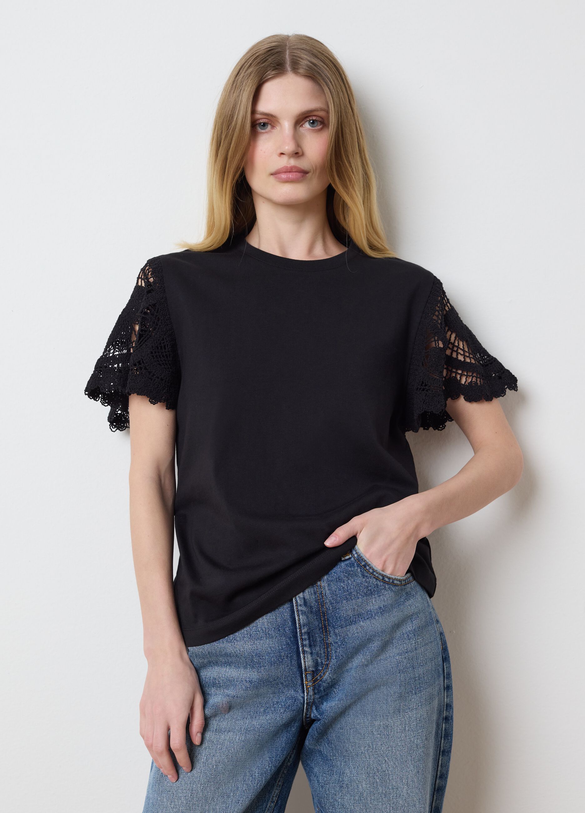 Black T-shirt with lace details