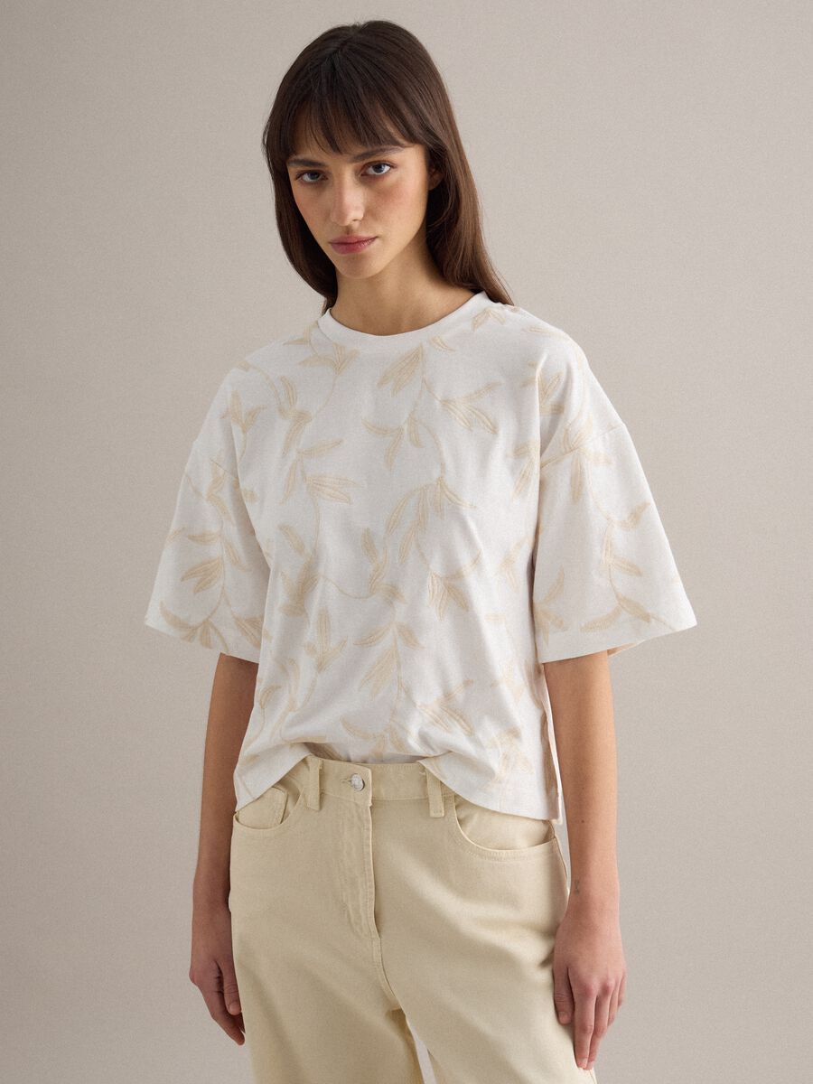 White pure cotton t-shirt relaxed fit with floral embroidery_1