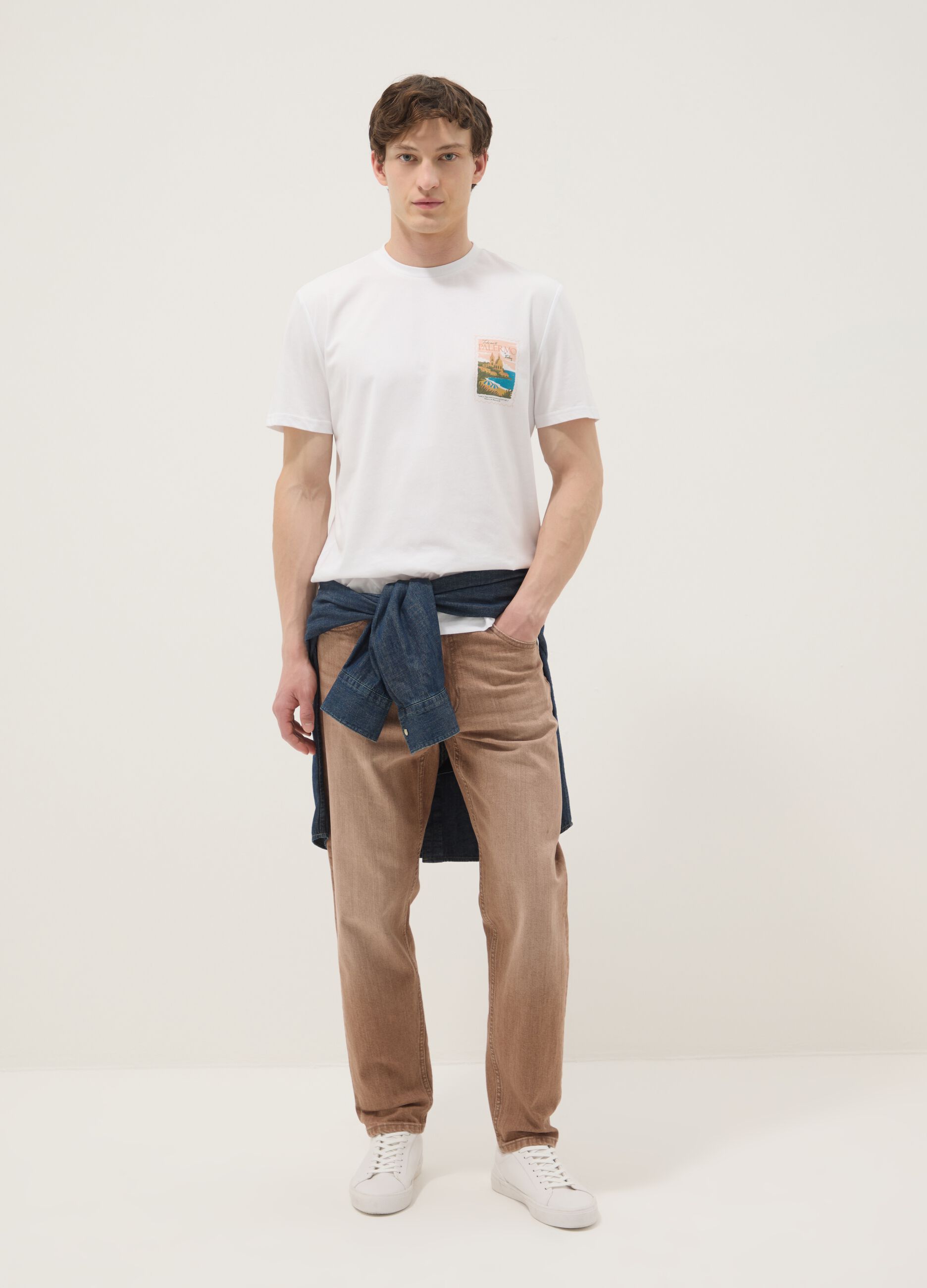 White pure cotton T-shirt with chest print, regular fit