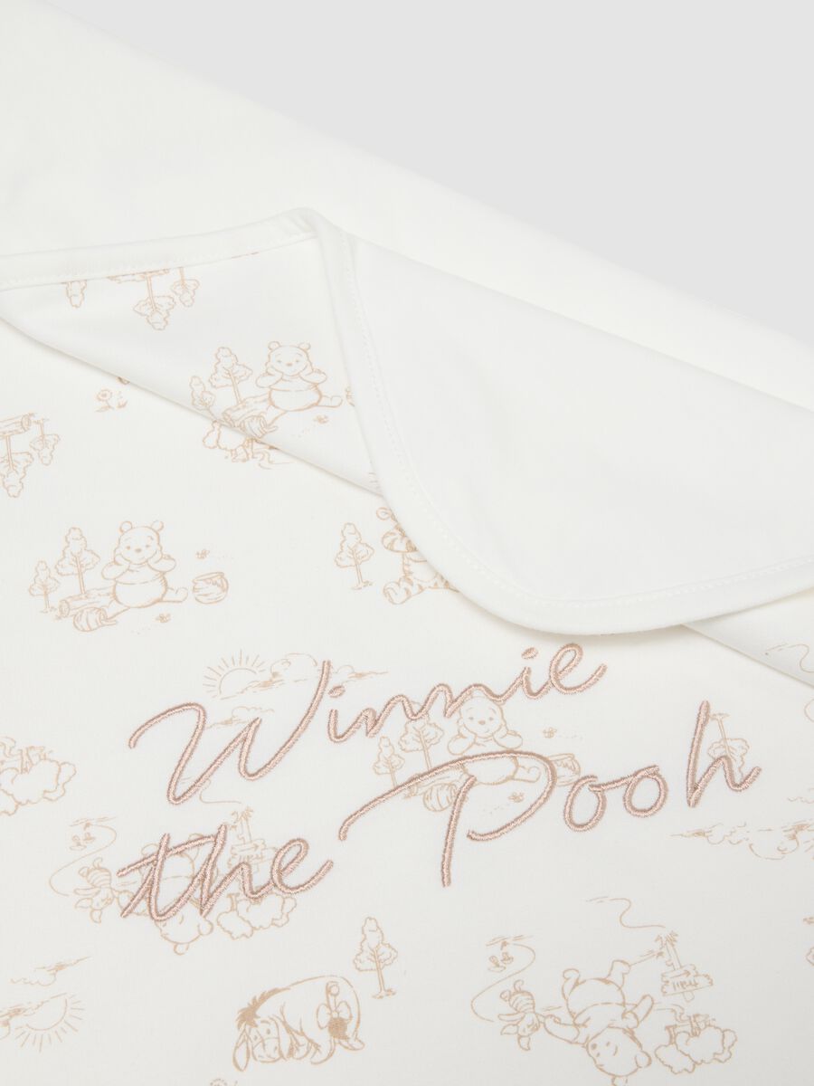 White organic cotton baby blanket with Winnie-the-Pooh_1