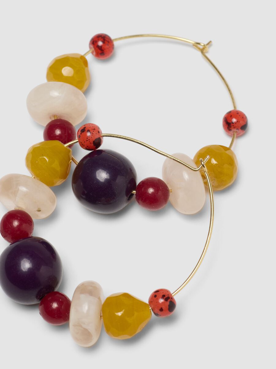 Hoop earrings with multicolour resin stones_2