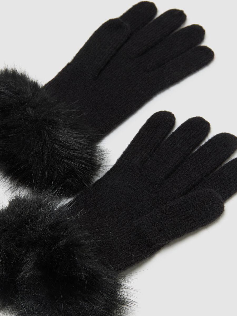 Black Gloves with Soft Edge_1