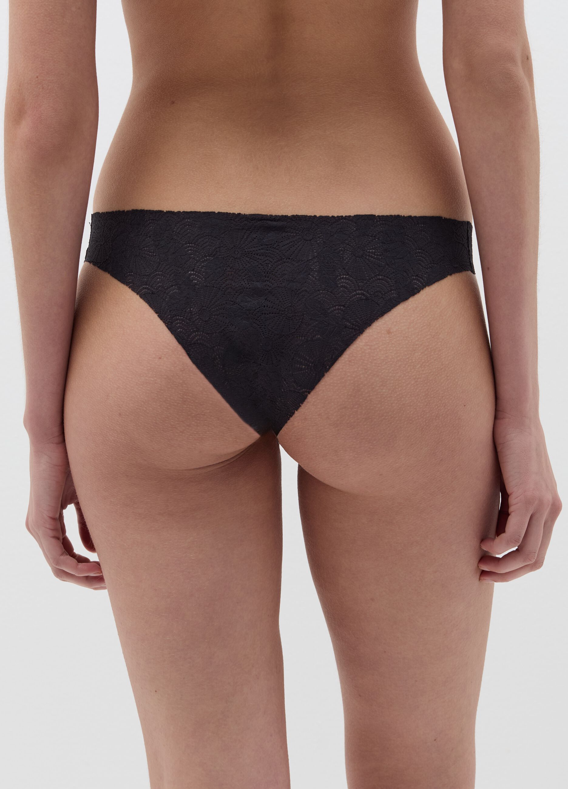 Brazilian-cut briefs in lace with geometric motif