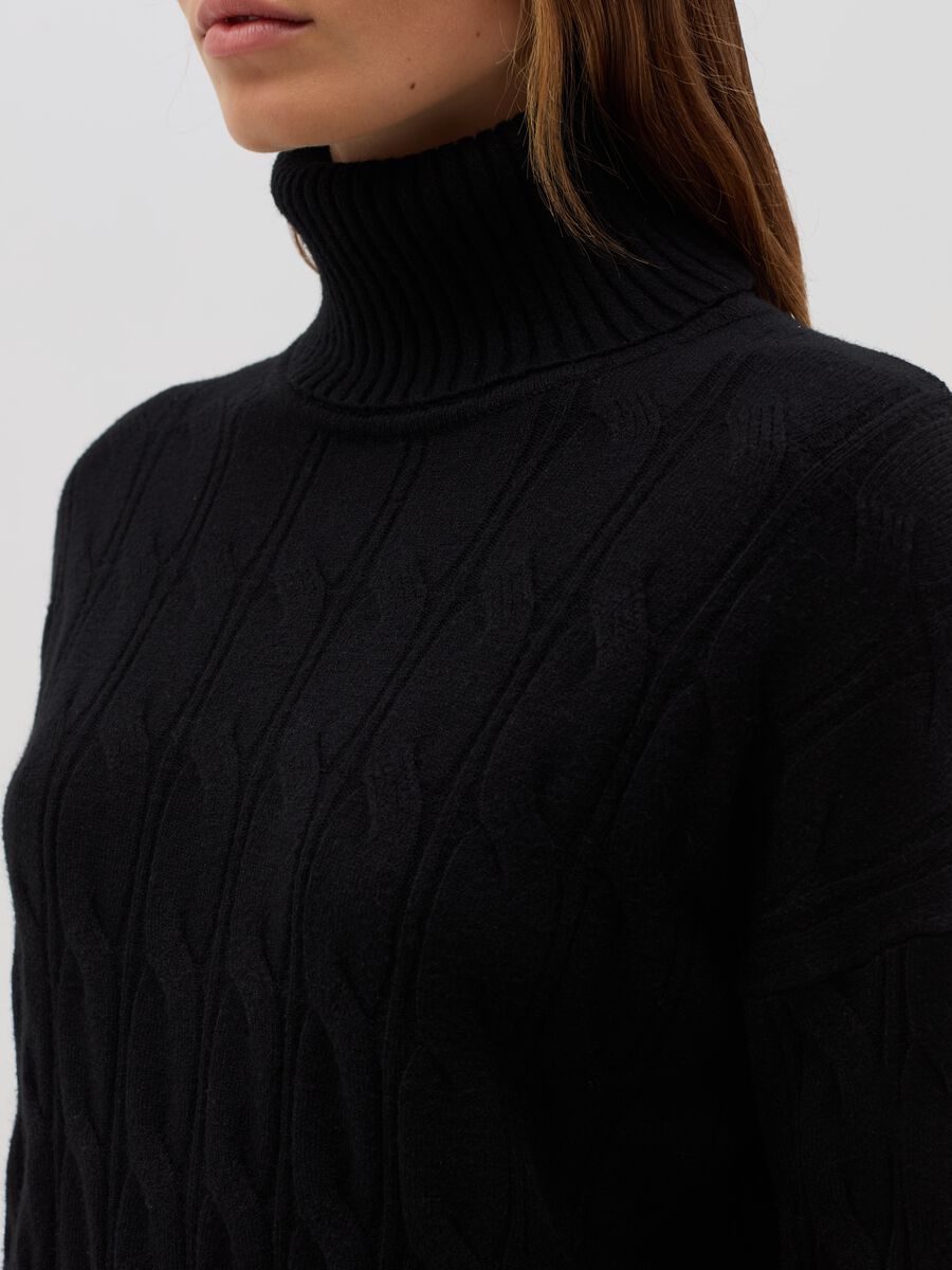 Cable-knit pullover with high neck_3