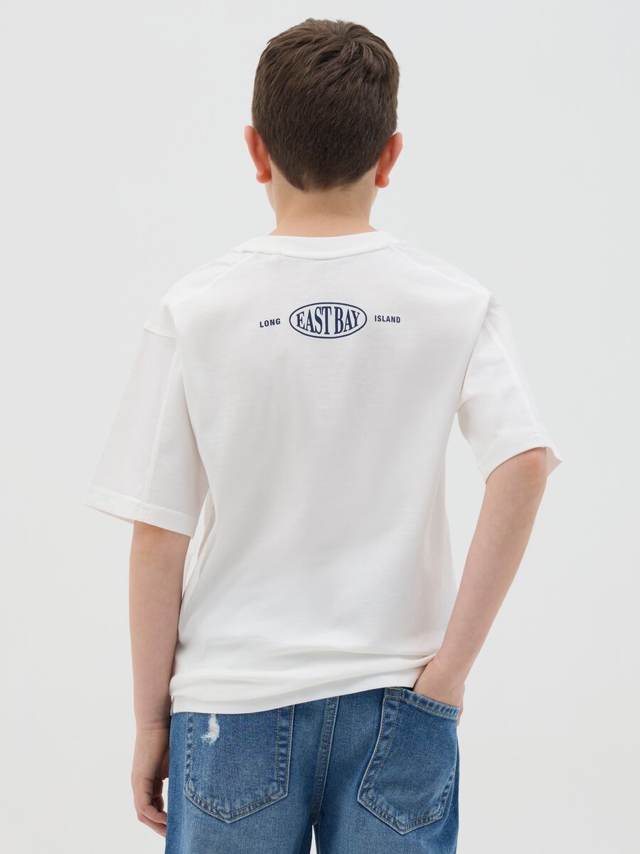 White cotton T-shirt with "East Bay" embroidery_2