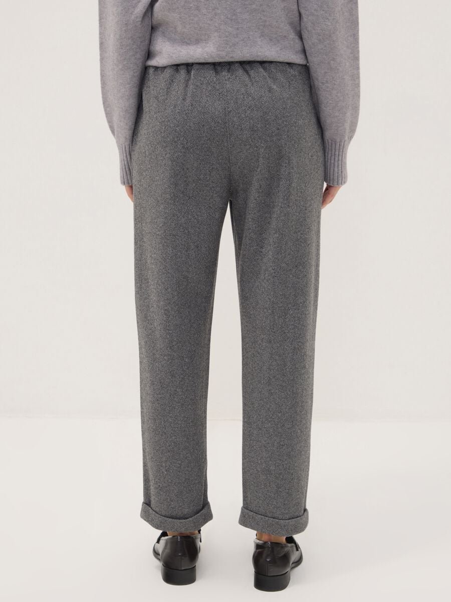 Grey regular-fit trousers with chevron pattern_3