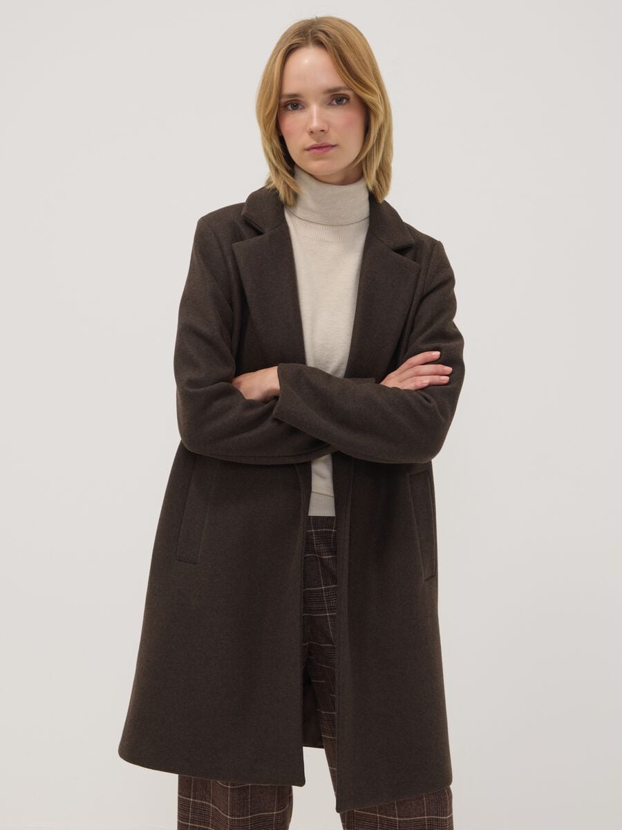 Cappotto marrone regular fit con rever e bottoni_0