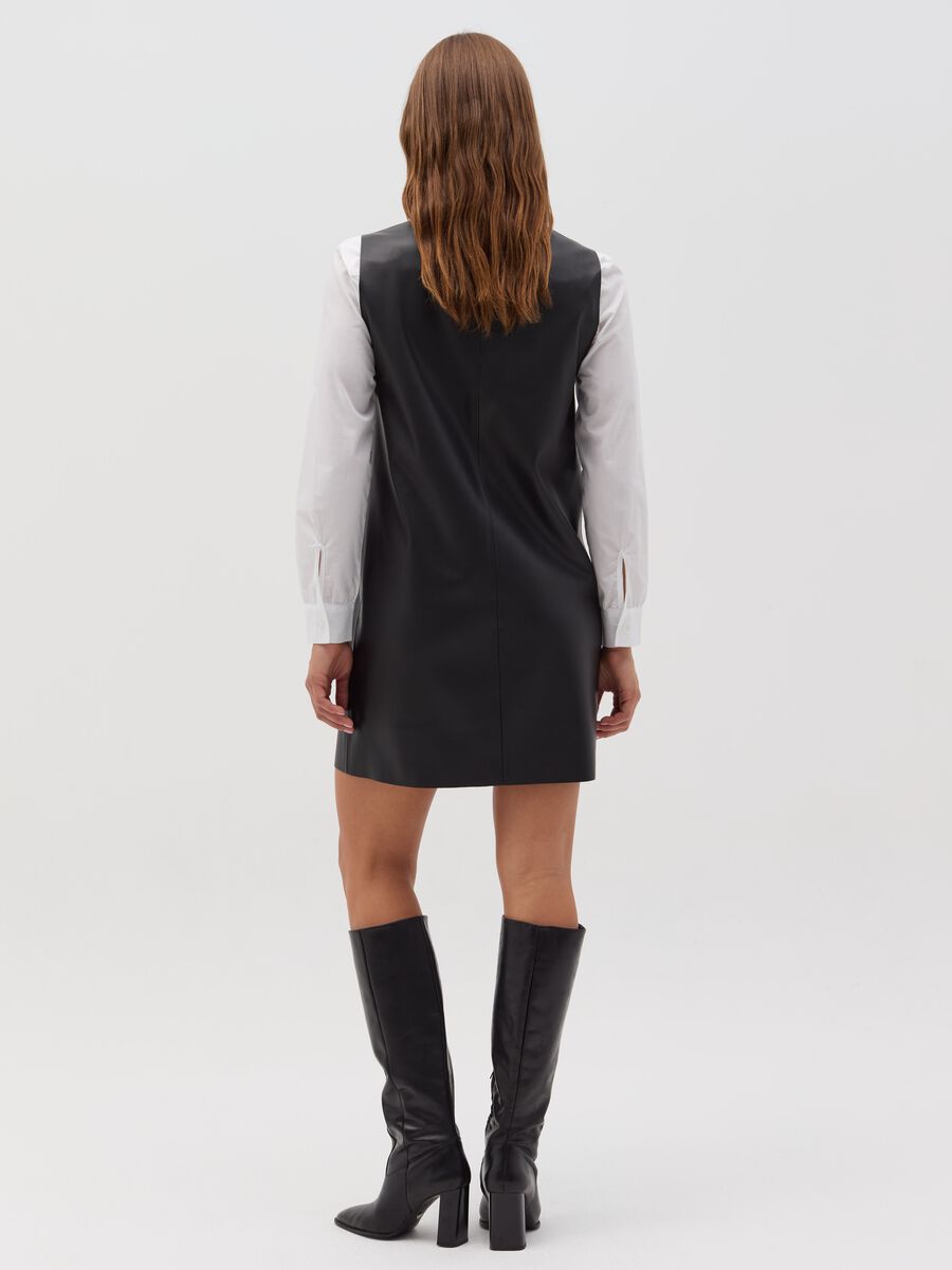 Vestito corto smanicato effetto lucido_3