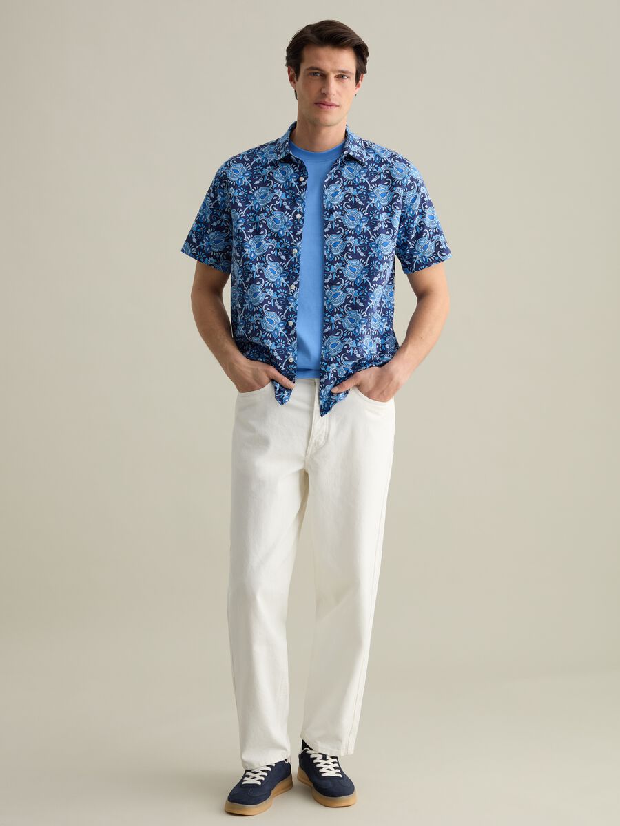 Short-sleeved shirt with paisley print_1