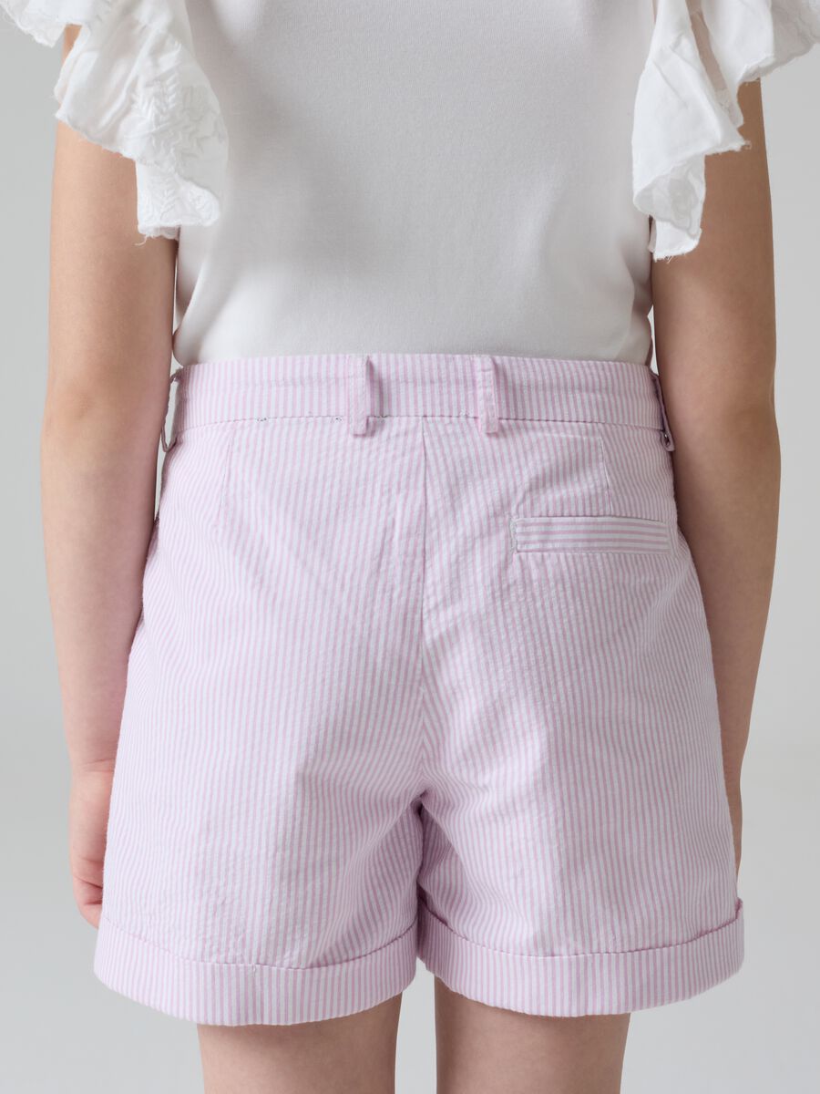 Seersucker shorts with striped pattern_2