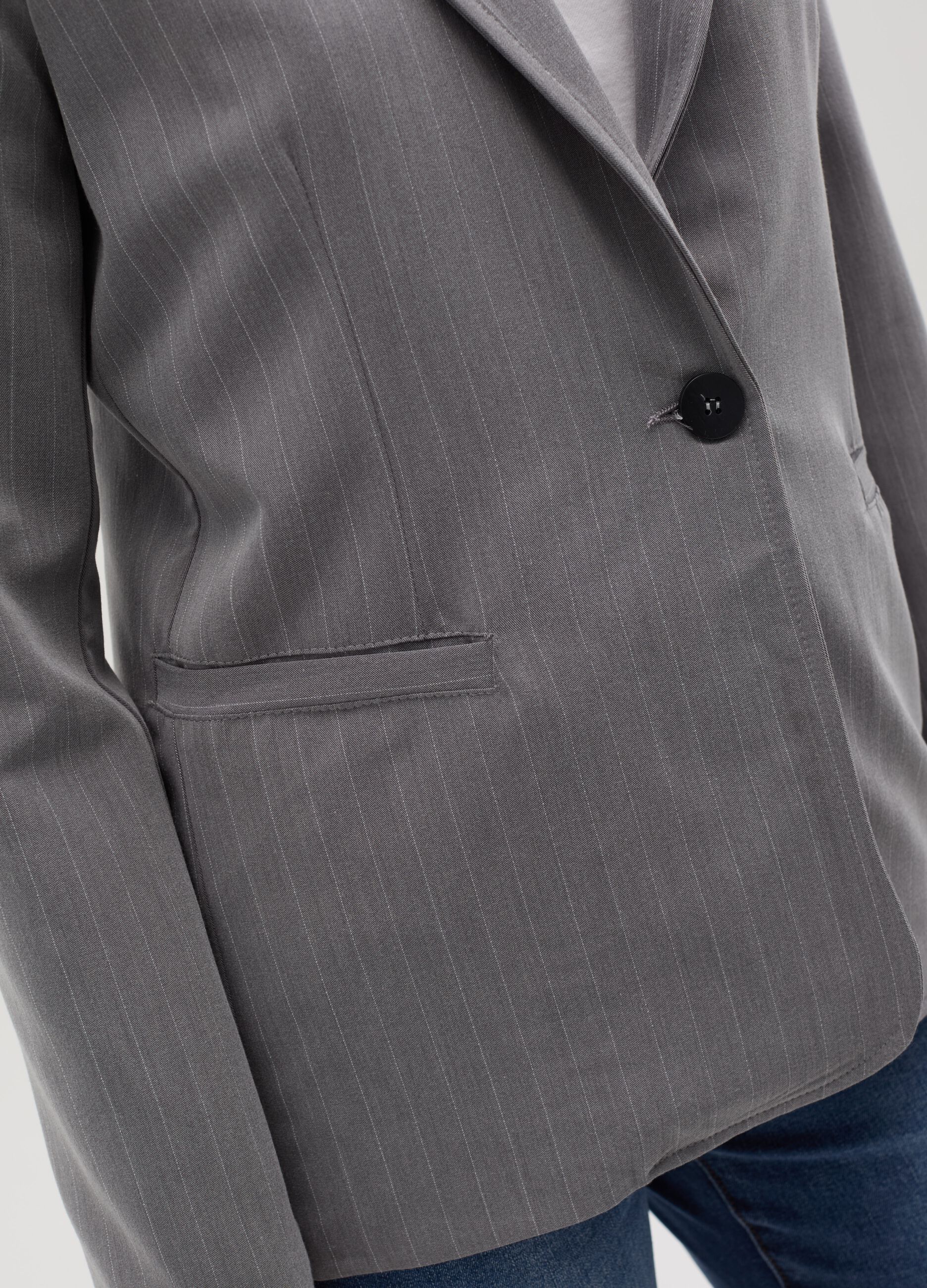 Single-breasted pinstriped blazer